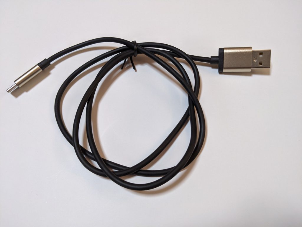USB A - USB C ケーブル
